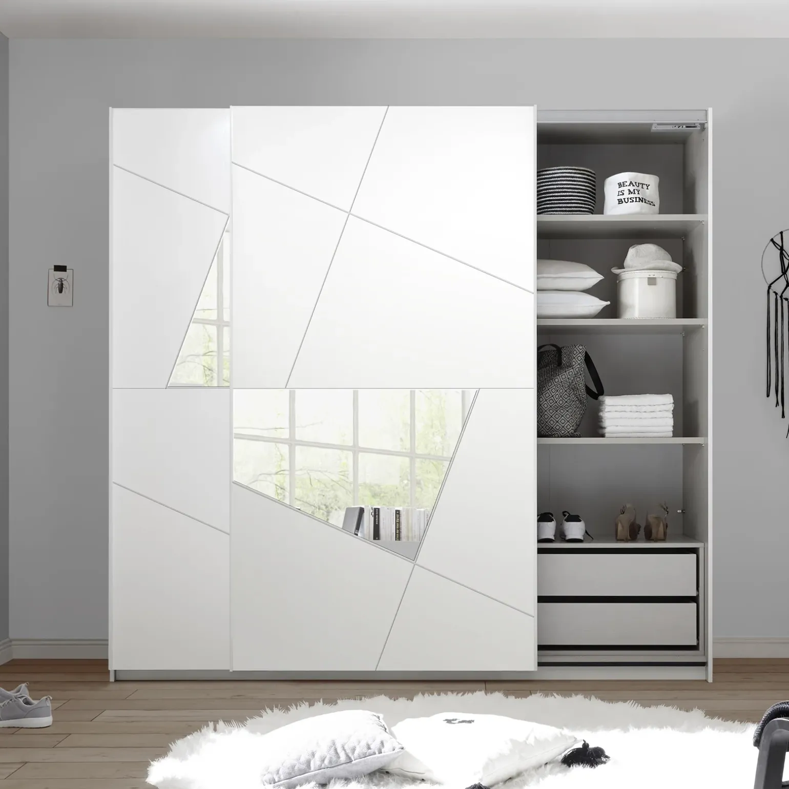 Armadio 243x230h cm 2 ante scorrevoli bianco frassinato opaco con serigrafia e specchio Olimpo