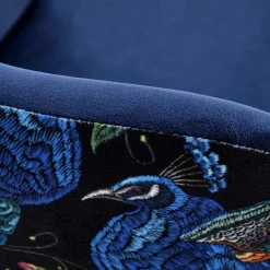 Poltrona da salotto in velluto blu con grafica Avarua