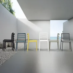 Sedia da pranzo impilabile moderna in polipropilene grigio Nature